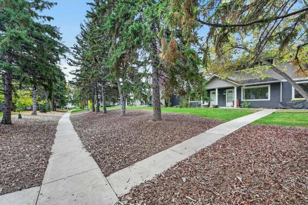 572 Regal Park NE