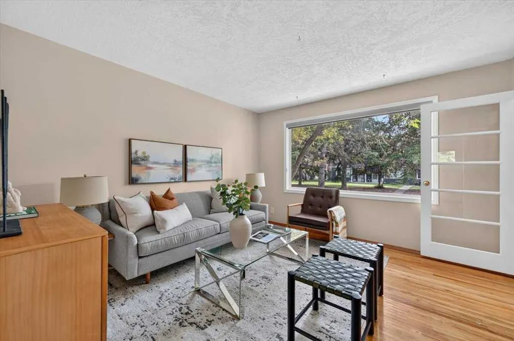 572 Regal Park NE