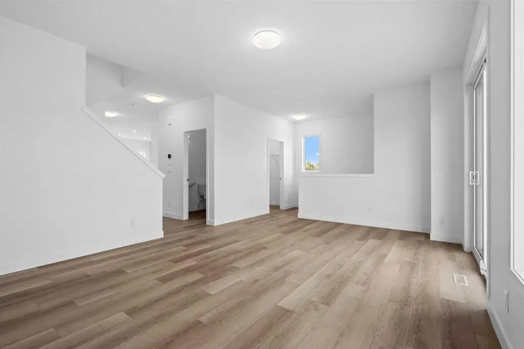 13 Wild Rose Bay SW