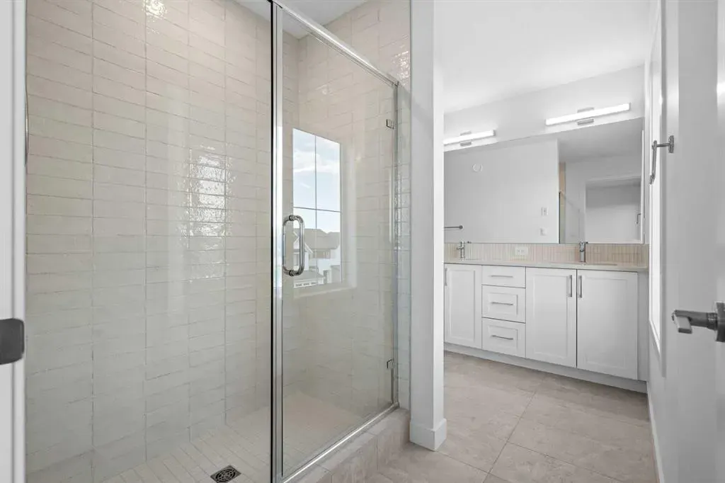 13 Wild Rose Bay SW