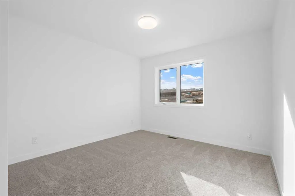 13 Wild Rose Bay SW