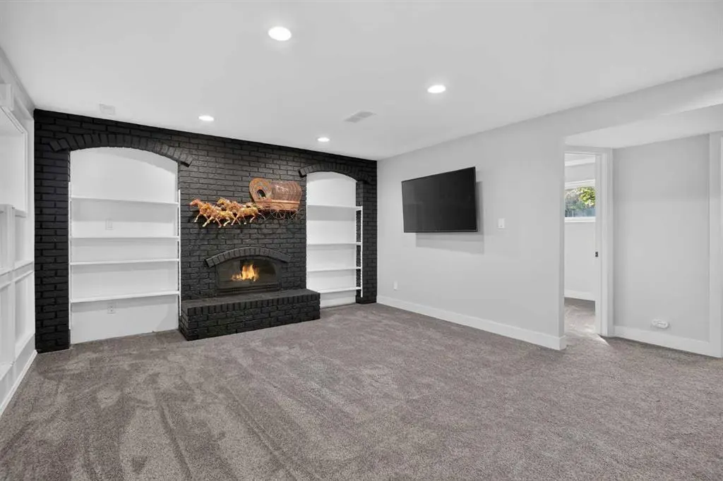 169 Silver Mead Crescent NW