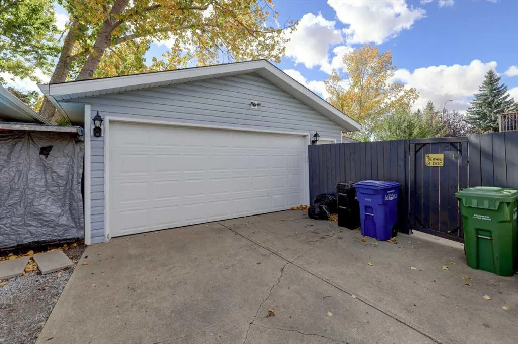 325 Flett Drive NE