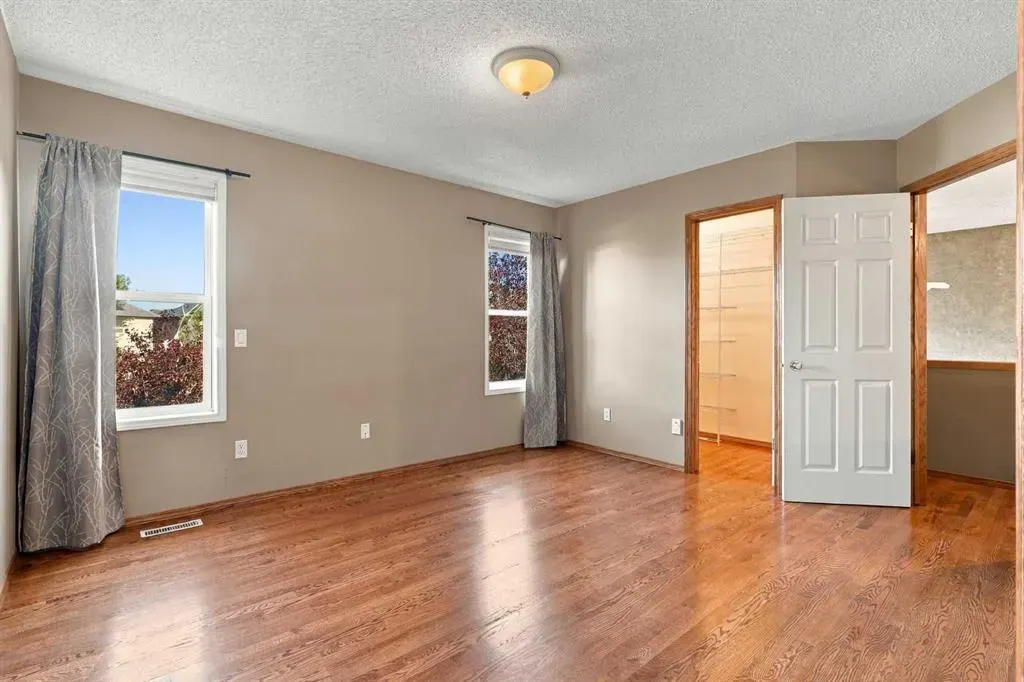 25 Arbour Ridge Park NW