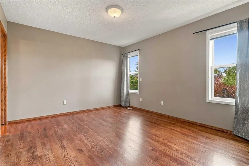 25 Arbour Ridge Park NW