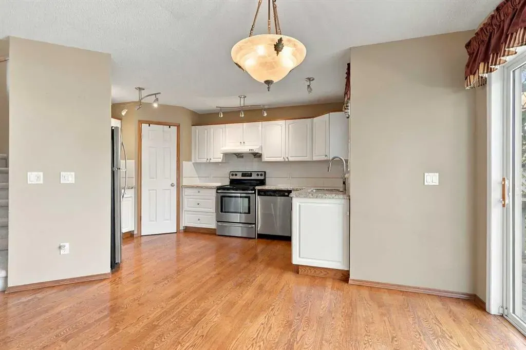 25 Arbour Ridge Park NW