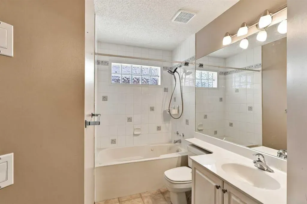 25 Arbour Ridge Park NW