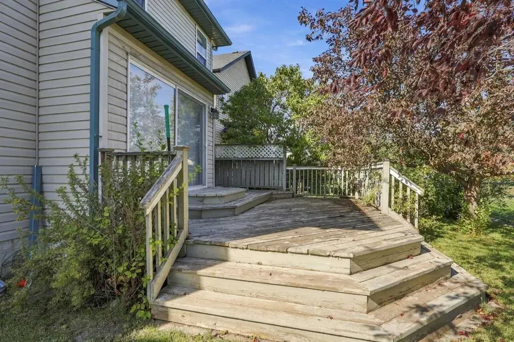 25 Arbour Ridge Park NW