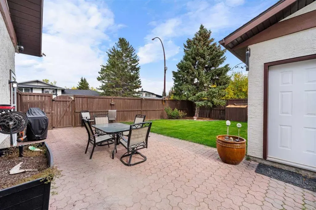 479 Bracewood Crescent SW
