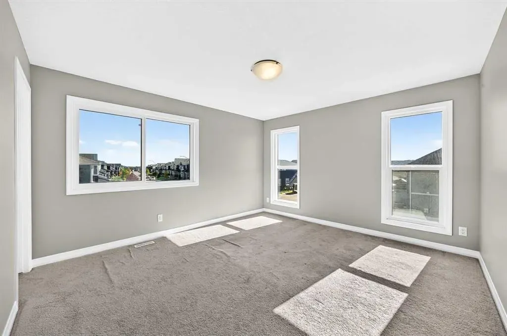 207 Legacy Glen Way SE