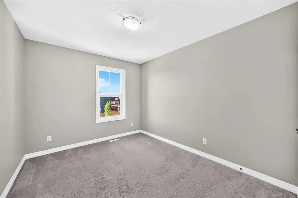 207 Legacy Glen Way SE