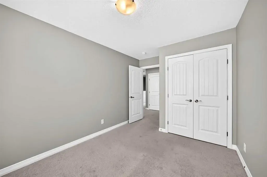207 Legacy Glen Way SE