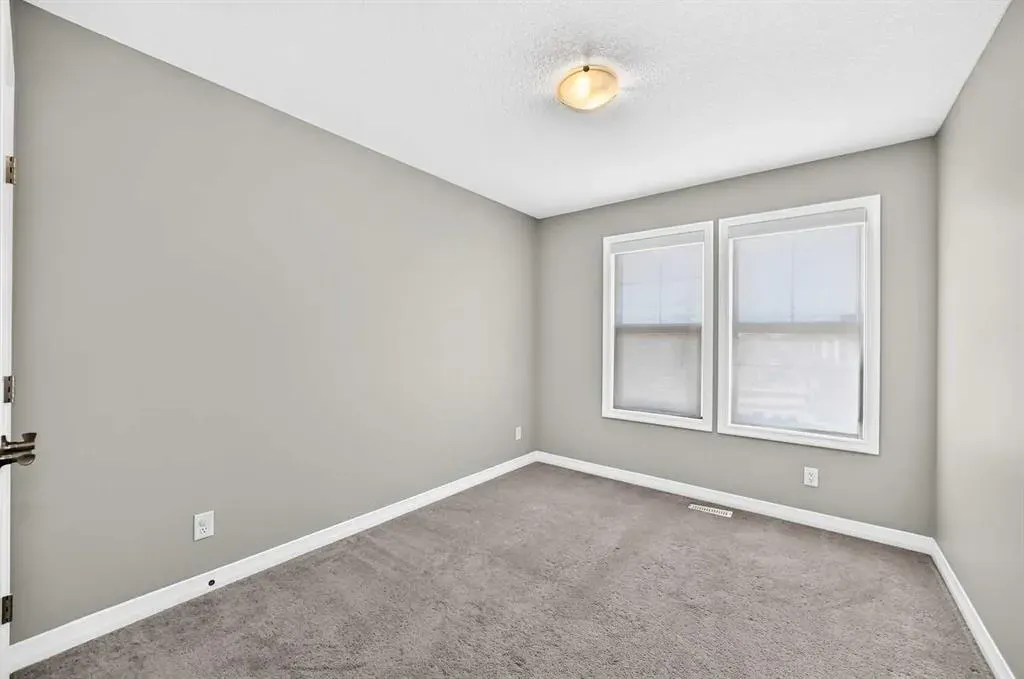 207 Legacy Glen Way SE