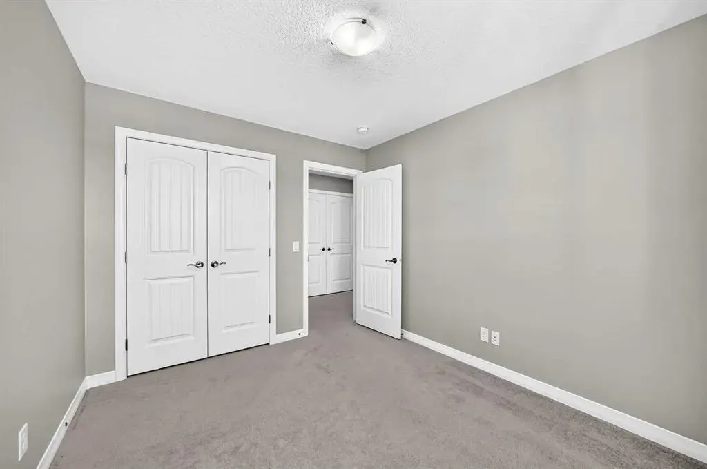207 Legacy Glen Way SE