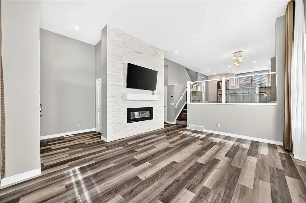 207 Legacy Glen Way SE