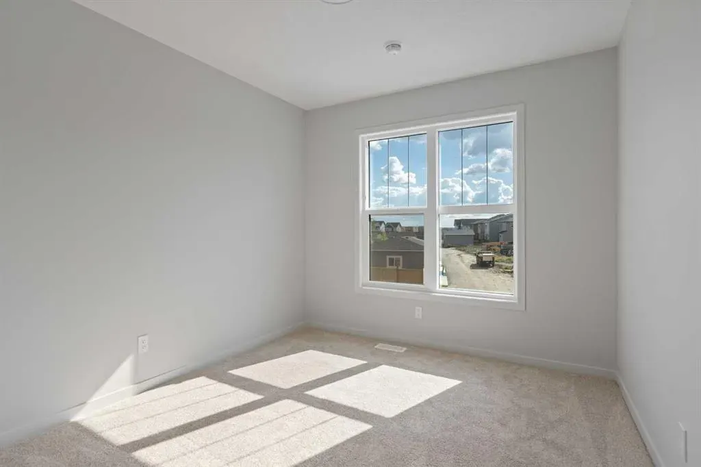 308 Montrose Crescent SE