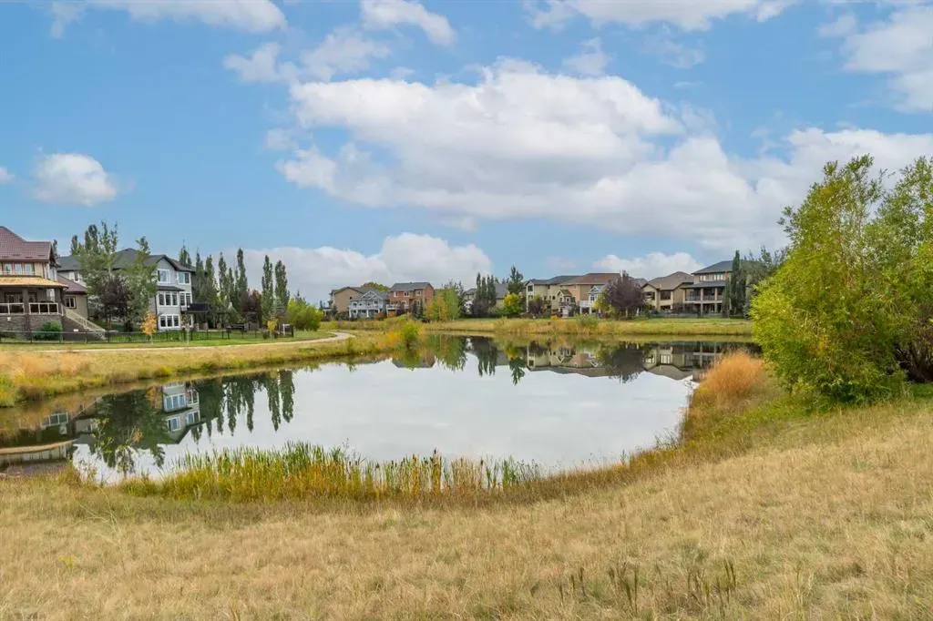 308 Montrose Crescent SE