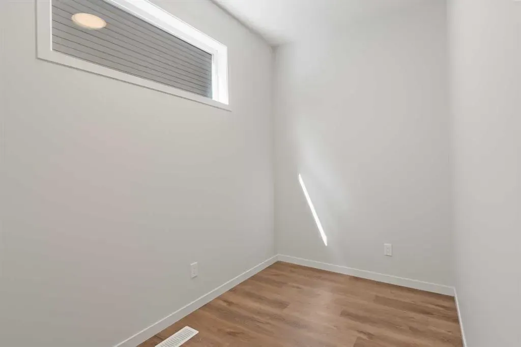 308 Montrose Crescent SE