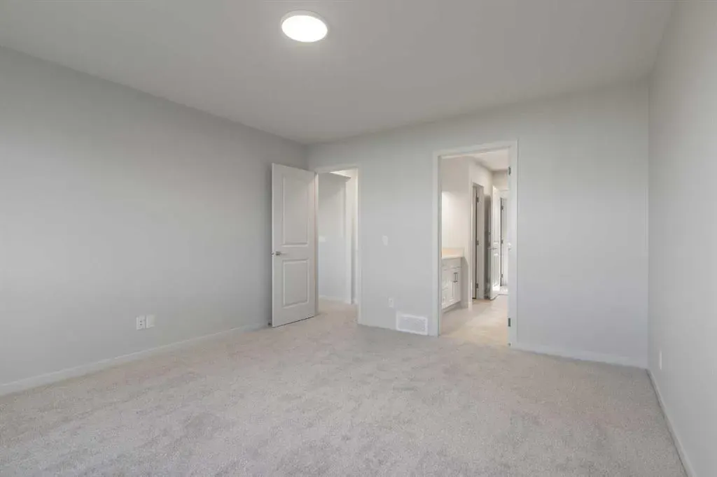 308 Montrose Crescent SE