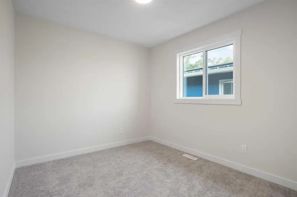 38 4 Avenue SE