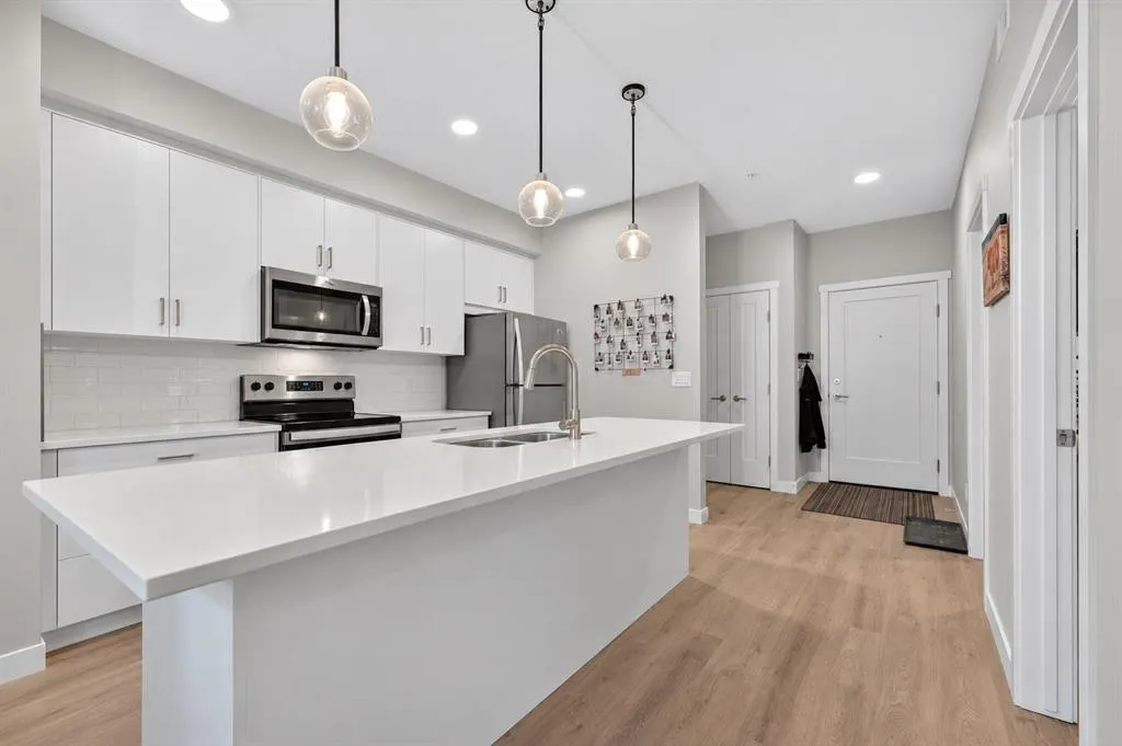 700 Shawnee Square SW #206