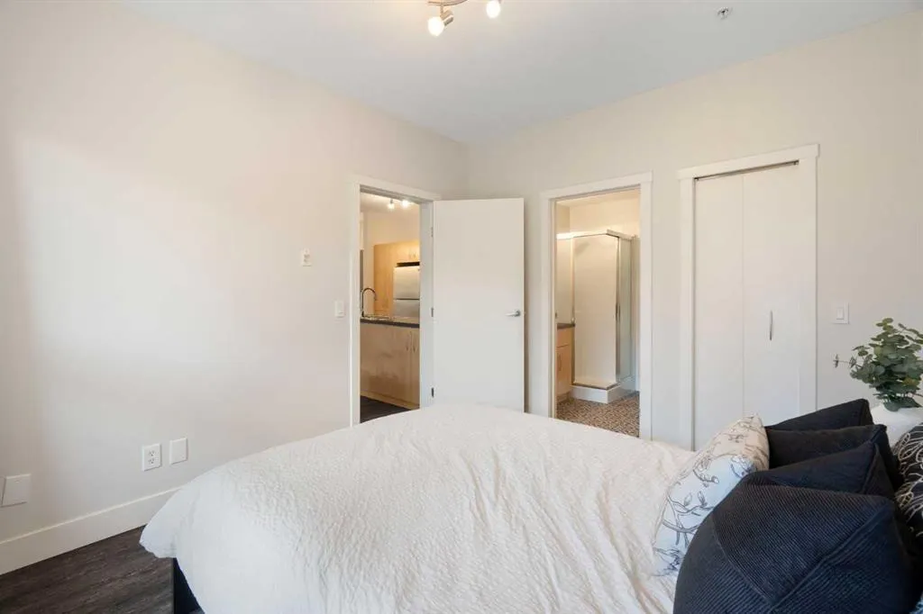 69 Springborough Court SW #127