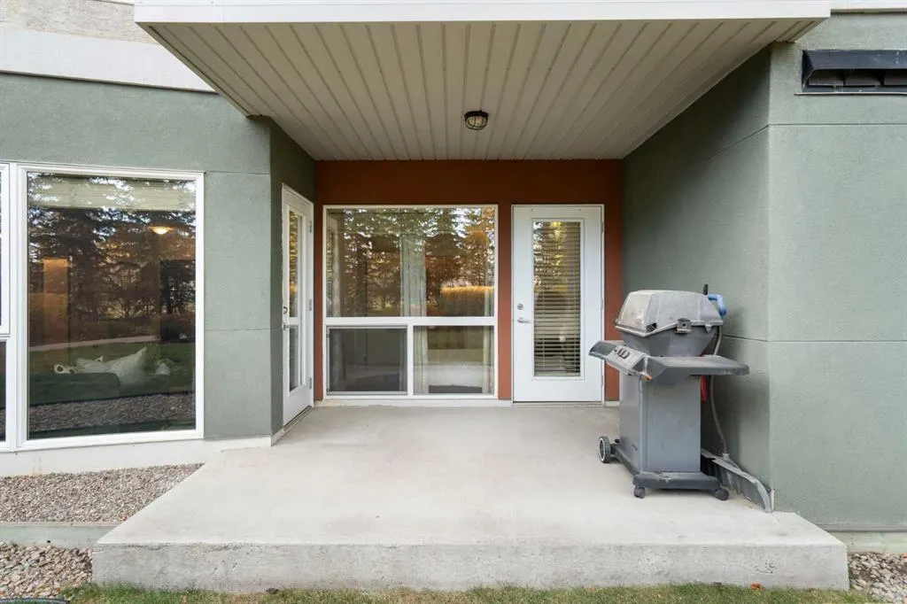 69 Springborough Court SW #127