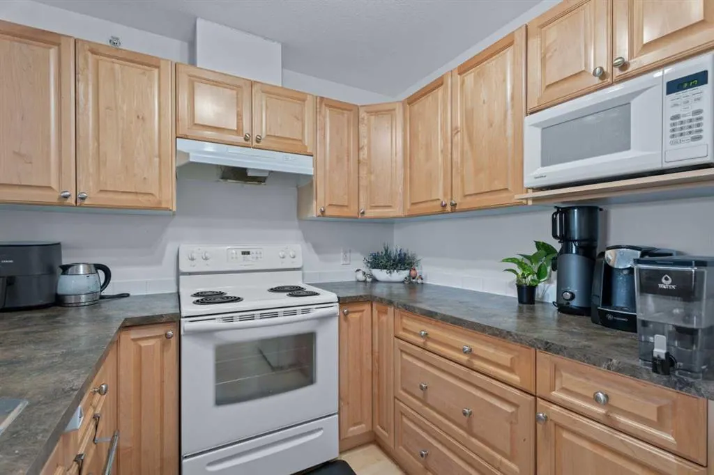 174 N Railway Street #401