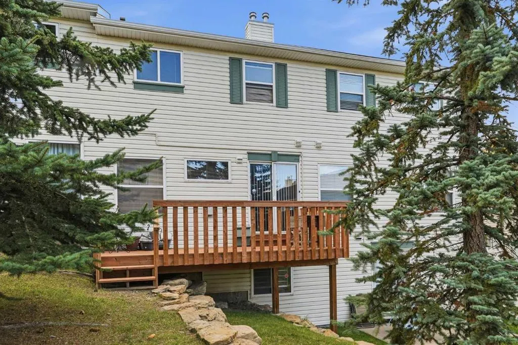 58 Country Hills Villas NW