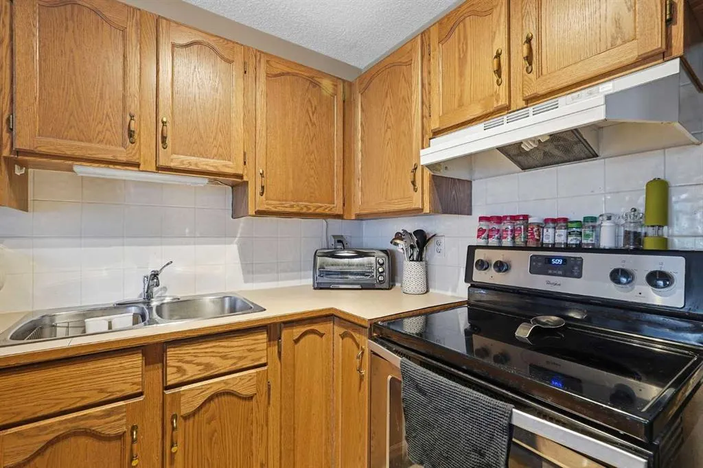 58 Country Hills Villas NW