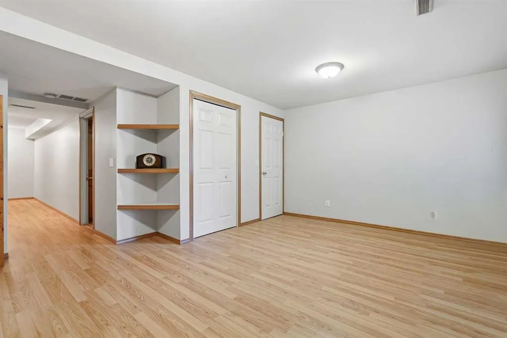 58 Country Hills Villas NW