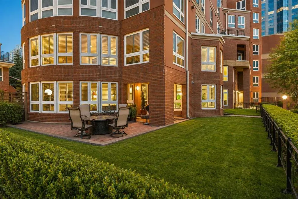 400 Eau Claire Avenue SW #8203