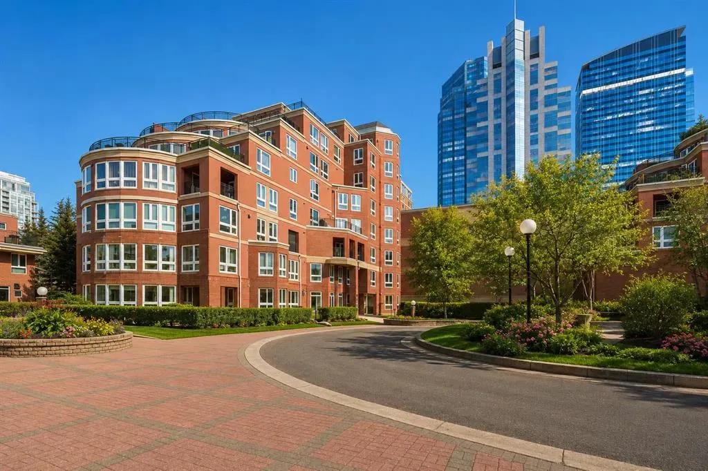 400 Eau Claire Avenue SW #8203