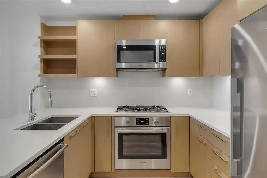 88 9 Street NE #601