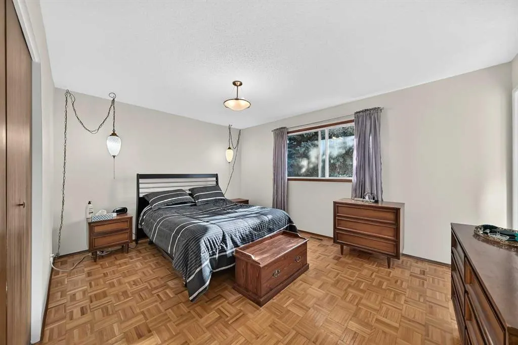 112 Queensland Place SE