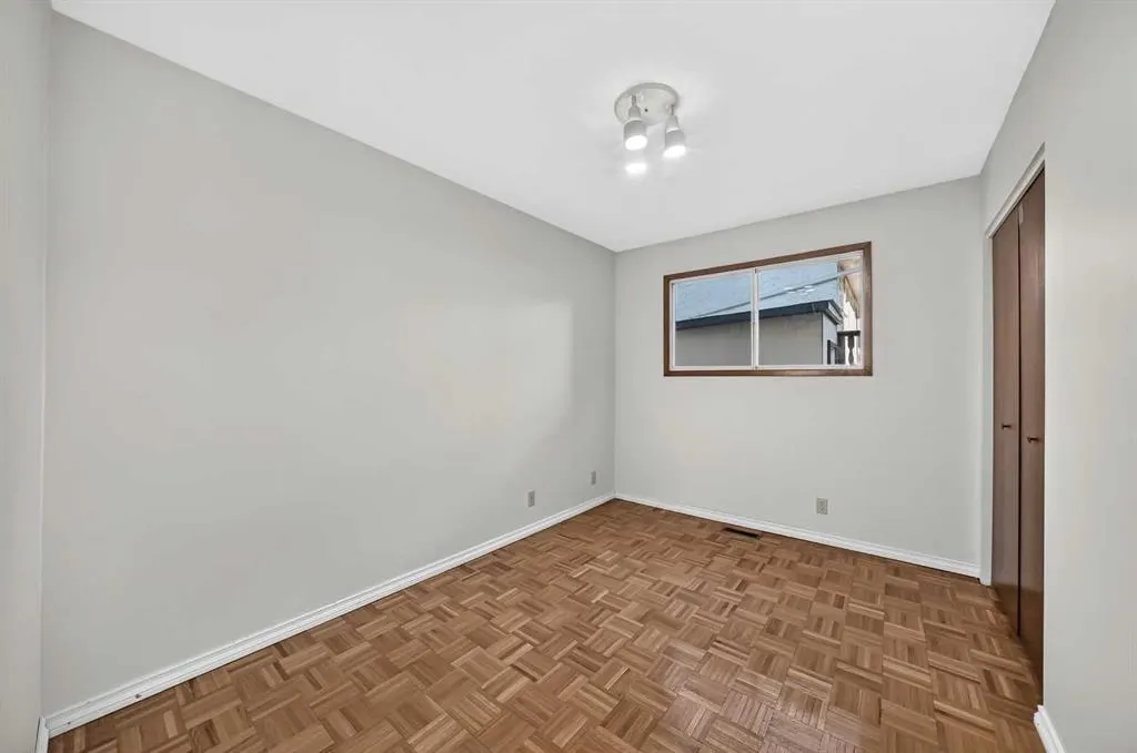 112 Queensland Place SE