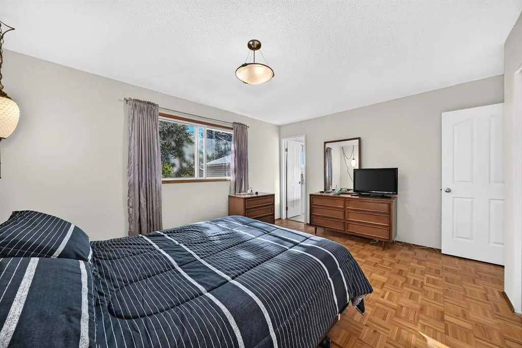 112 Queensland Place SE