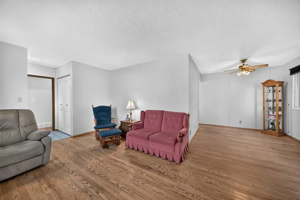 112 Queensland Place SE