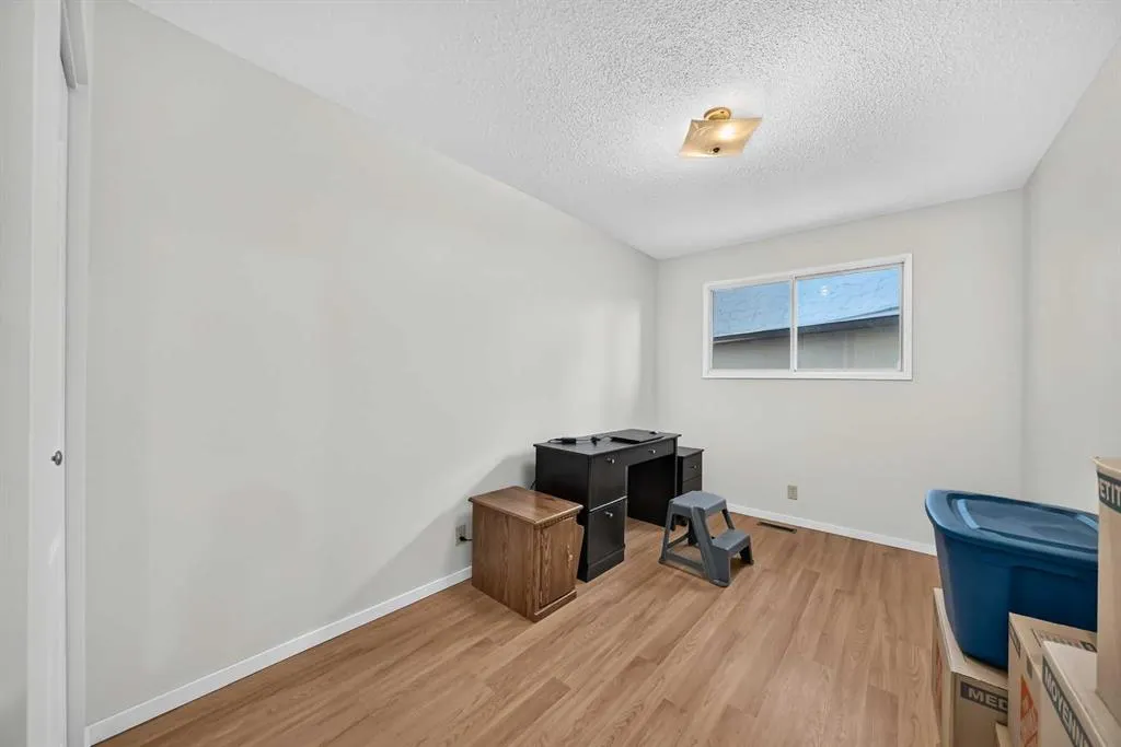 112 Queensland Place SE