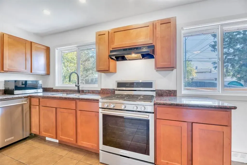 70 Fairview Crescent SE