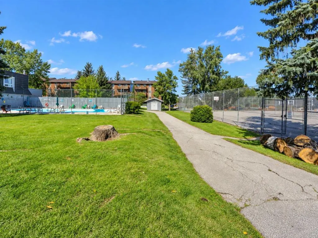 330 Canterbury Drive SW #152