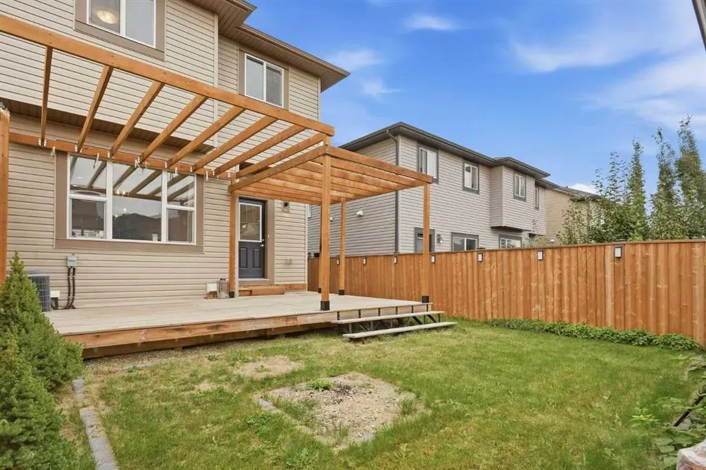 90 Hillcrest Close SW