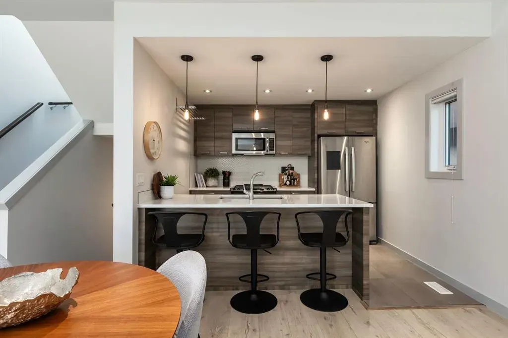 1739 36 Avenue SW #2