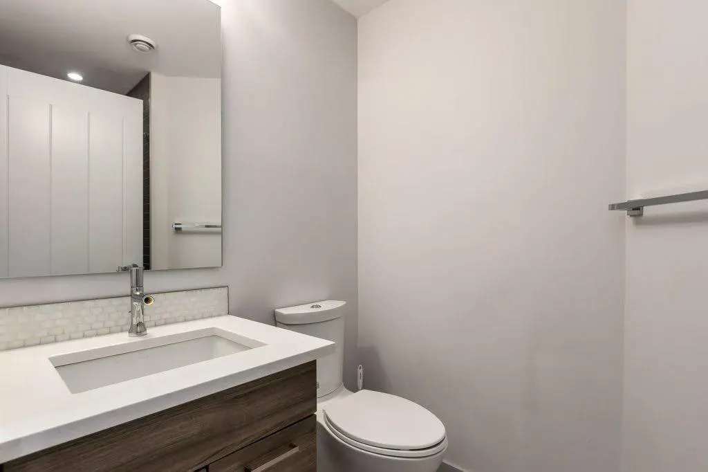 1739 36 Avenue SW #2