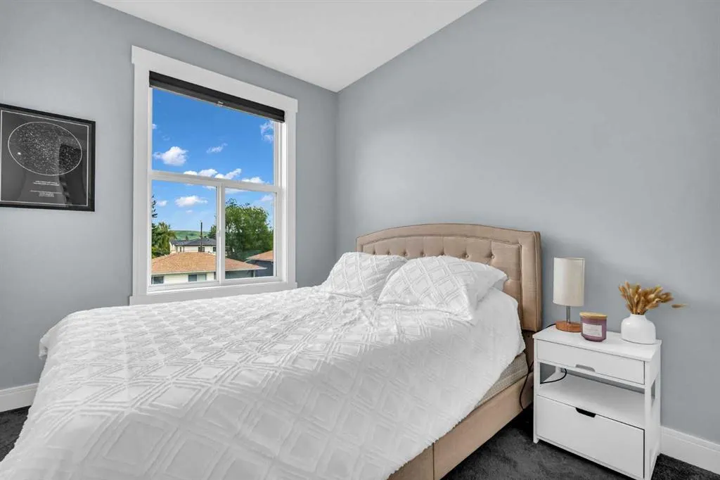 2417 25 Avenue NW