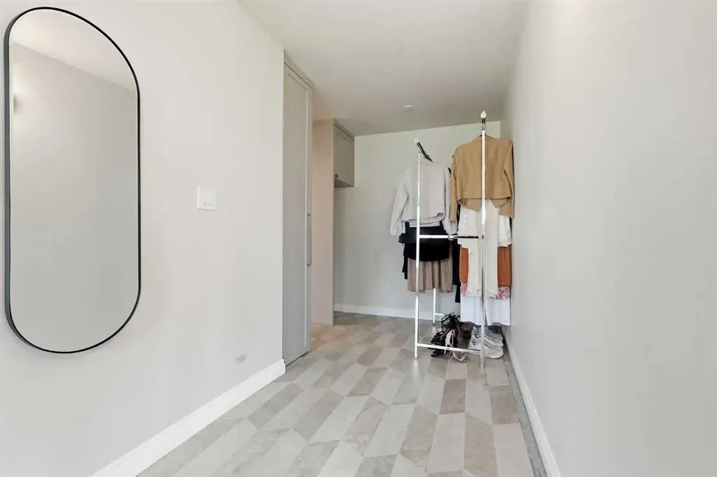 3339 Rideau Place SW #203/204
