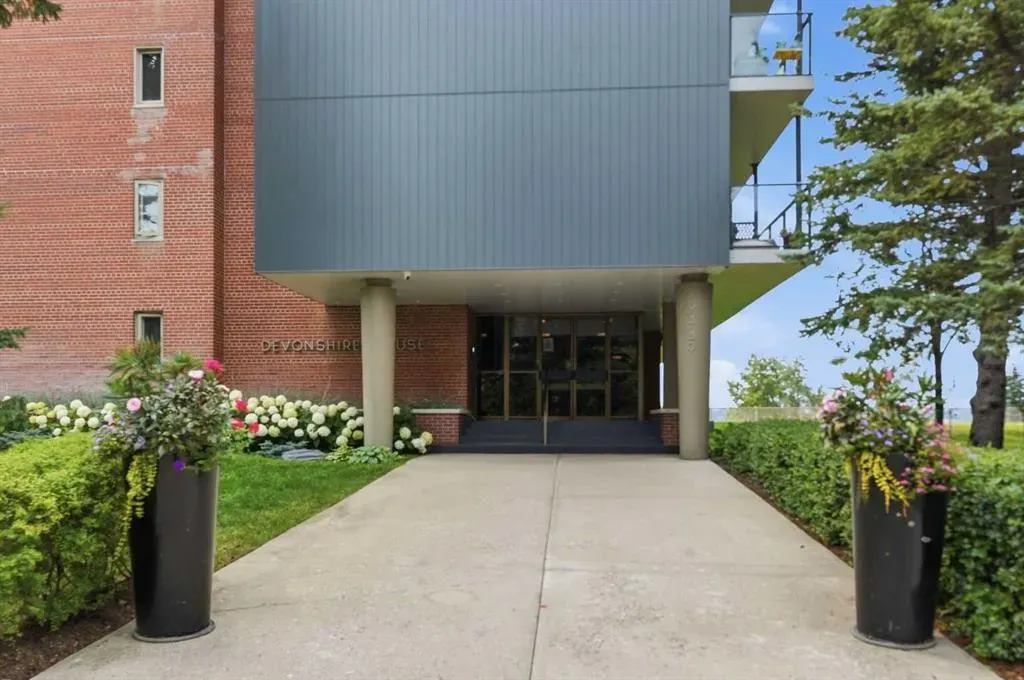 3339 Rideau Place SW #203/204