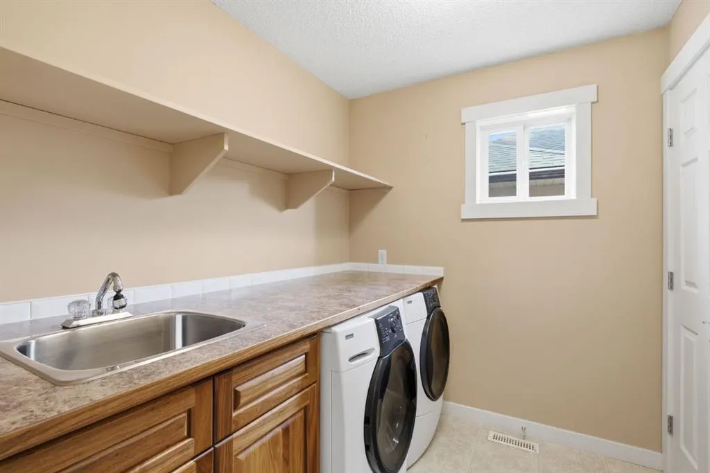 31 Chapala Close SE