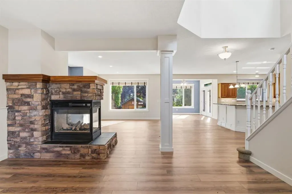 31 Chapala Close SE