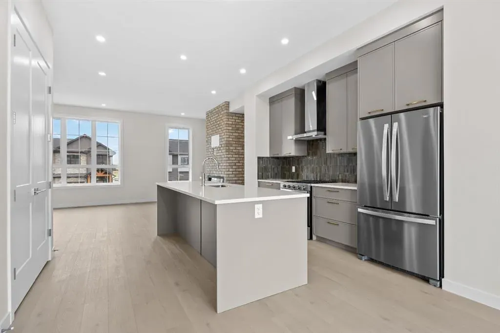 124 Greenwich Drive NW